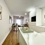 Appartement House In Garden 3 *